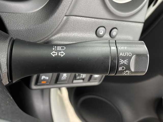 日産 ノート e－パワー X 鹿児島県 2020(令2)年 7.7万km ホワイト 社外SDナビ/Bluetooth/CD/DVD/ETC/バックカメラ/前方ドライブレコーダー/レーンキープアシスト/衝突軽減ブレーキ/純正フロアマット/前後コーナーセンサー/スペアキー1本/アイドリングストップ/保証書/取扱説明書