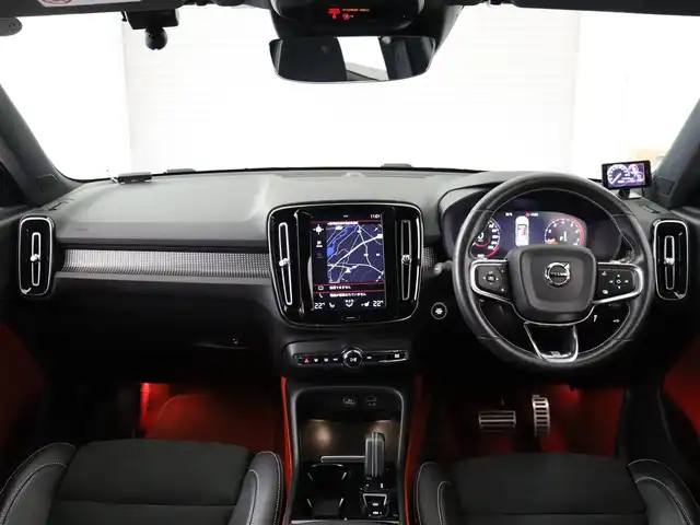 ボルボ ＸＣ４０ T4 AWD Rデザイン 新潟県 2019(令1)年 2.9万km クリスタルホワイトP 衝突回避・被害軽減ブレーキシステム/・歩行者、サイクリスト、大型動物検知機能（夜間含む）/アダプティブクルーズコントロール/・パイロットアシスト/レーンキーピングエイド（LKA）/ロードサインインフォメイション（RSI）/クロストラフィックアシスト/360°ビューカメラ/2ゾーン フルオートマチック エアコンディショナー/タッチスクリーン式センターディスプレイ（9インチ）/・HDDナビゲーション/・Bluetooth/USB/・フルセグTV/ドライブレコーダー/パワーテールゲート/ハーフレザーシート/・ファインナッパレザー/Lavaオレンジ（カーペットカラー）/パワーシート（前席）