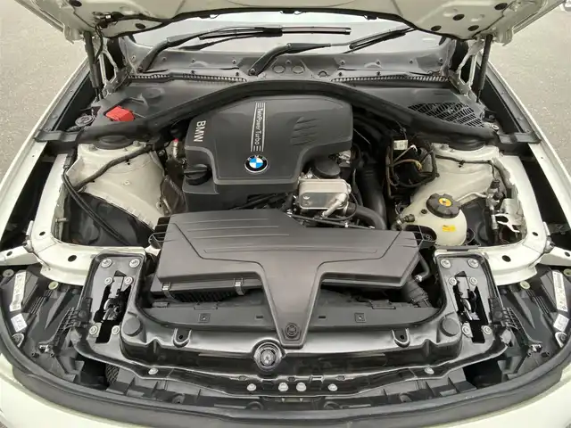 ＢＭＷ ３２０ｉ グランツーリスモ 岐阜県 2013(平25)年 5.7万km アルピンホワイトⅢ 純正HDDナビ/（フルセグTV/CD/DVD/Bluetooth/AUX）/バックカメラ/クルーズコントロール/リアパークディスタンスコントロール/メモリ機能パワーシート/電動リアゲート/キセノンヘッドライト/オートライト/本革巻きステアリング/MTモード付AT/ドライビングパフォーマンスコントロール/アイドリングストップ/純正18インチAW/純正フロアマット/純正ドライブレコーダー/純正ETC/スマートキー×2