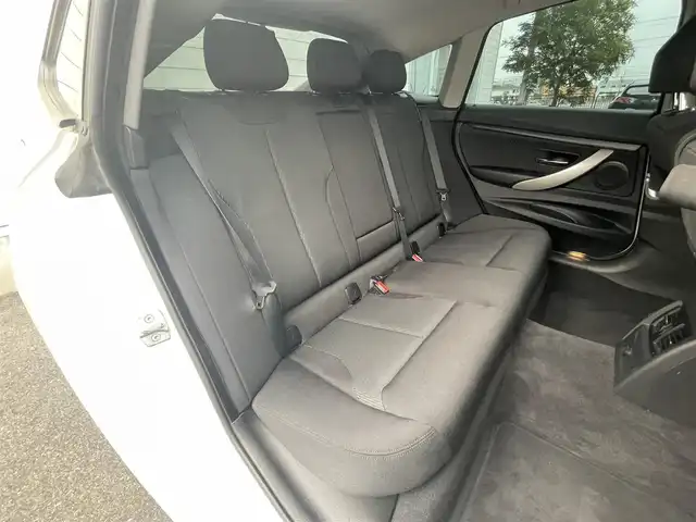 ＢＭＷ ３２０ｉ グランツーリスモ 岐阜県 2013(平25)年 5.7万km アルピンホワイトⅢ 純正HDDナビ/（フルセグTV/CD/DVD/Bluetooth/AUX）/バックカメラ/クルーズコントロール/リアパークディスタンスコントロール/メモリ機能パワーシート/電動リアゲート/キセノンヘッドライト/オートライト/本革巻きステアリング/MTモード付AT/ドライビングパフォーマンスコントロール/アイドリングストップ/純正18インチAW/純正フロアマット/純正ドライブレコーダー/純正ETC/スマートキー×2