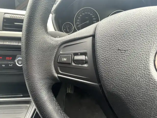 ＢＭＷ ３２０ｉ グランツーリスモ 岐阜県 2013(平25)年 5.7万km アルピンホワイトⅢ 純正HDDナビ/（フルセグTV/CD/DVD/Bluetooth/AUX）/バックカメラ/クルーズコントロール/リアパークディスタンスコントロール/メモリ機能パワーシート/電動リアゲート/キセノンヘッドライト/オートライト/本革巻きステアリング/MTモード付AT/ドライビングパフォーマンスコントロール/アイドリングストップ/純正18インチAW/純正フロアマット/純正ドライブレコーダー/純正ETC/スマートキー×2