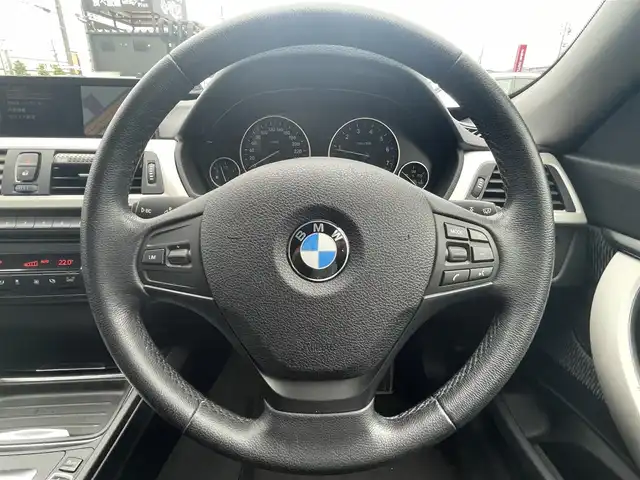 ＢＭＷ ３２０ｉ グランツーリスモ 岐阜県 2013(平25)年 5.7万km アルピンホワイトⅢ 純正HDDナビ/（フルセグTV/CD/DVD/Bluetooth/AUX）/バックカメラ/クルーズコントロール/リアパークディスタンスコントロール/メモリ機能パワーシート/電動リアゲート/キセノンヘッドライト/オートライト/本革巻きステアリング/MTモード付AT/ドライビングパフォーマンスコントロール/アイドリングストップ/純正18インチAW/純正フロアマット/純正ドライブレコーダー/純正ETC/スマートキー×2