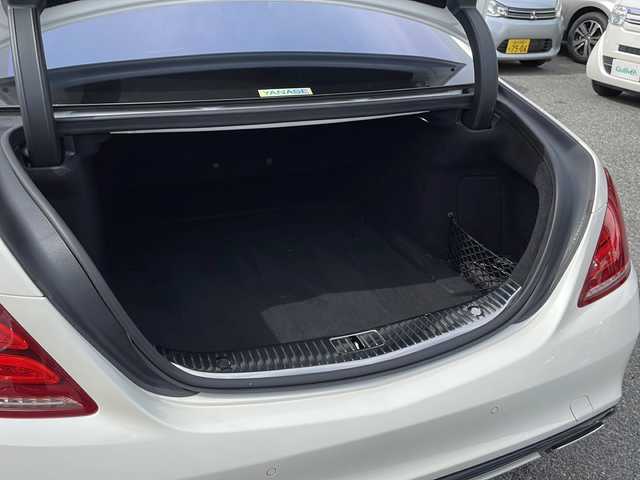 メルセデス・ベンツ Ｓ５５０Ｌ 東京都 2014(平26)年 6.2万km ダイヤモンドホワイト ショーファーP　/新車時保証書　整備記録簿　取扱説明書/ナイトビューアシスト　/ヘッドアップディスプレイ/PRE-SAFEブレーキ	/DTR＋ステアリング	/ブラインドウスポット	/レーンキープアシスト	/アイドリングストップ	/純正HDDナビ/フルセグTV	/SD/CD/DVD/REC/BT/USB/360度カメラ　ETC【DSRC】	/ブルメスター/リヤエンターテイメント/レザーシート　サンルーフ/全席シートヒーター/全席ベンチレーター/メモリー付パワーシート	/スマートキー×2本/パークトロニック	/LEDヘッドライト/オートライト	/パドルシフト付皮巻きハンドル	/パワーバックドア	/AMG18インチアルミ