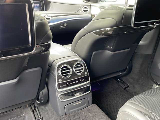 メルセデス・ベンツ Ｓ５５０Ｌ 東京都 2014(平26)年 6.2万km ダイヤモンドホワイト ショーファーP　/新車時保証書　整備記録簿　取扱説明書/ナイトビューアシスト　/ヘッドアップディスプレイ/PRE-SAFEブレーキ	/DTR＋ステアリング	/ブラインドウスポット	/レーンキープアシスト	/アイドリングストップ	/純正HDDナビ/フルセグTV	/SD/CD/DVD/REC/BT/USB/360度カメラ　ETC【DSRC】	/ブルメスター/リヤエンターテイメント/レザーシート　サンルーフ/全席シートヒーター/全席ベンチレーター/メモリー付パワーシート	/スマートキー×2本/パークトロニック	/LEDヘッドライト/オートライト	/パドルシフト付皮巻きハンドル	/パワーバックドア	/AMG18インチアルミ