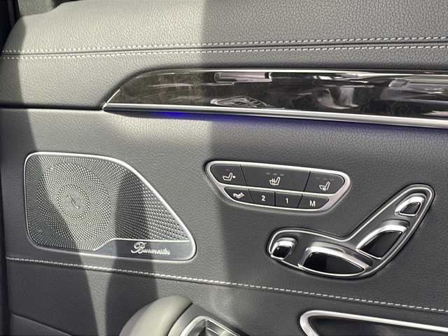 メルセデス・ベンツ Ｓ５５０Ｌ 東京都 2014(平26)年 6.2万km ダイヤモンドホワイト ショーファーP　/新車時保証書　整備記録簿　取扱説明書/ナイトビューアシスト　/ヘッドアップディスプレイ/PRE-SAFEブレーキ	/DTR＋ステアリング	/ブラインドウスポット	/レーンキープアシスト	/アイドリングストップ	/純正HDDナビ/フルセグTV	/SD/CD/DVD/REC/BT/USB/360度カメラ　ETC【DSRC】	/ブルメスター/リヤエンターテイメント/レザーシート　サンルーフ/全席シートヒーター/全席ベンチレーター/メモリー付パワーシート	/スマートキー×2本/パークトロニック	/LEDヘッドライト/オートライト	/パドルシフト付皮巻きハンドル	/パワーバックドア	/AMG18インチアルミ