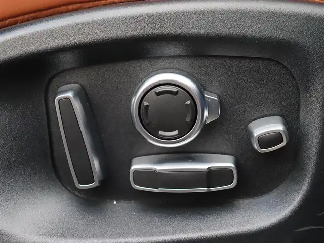 ジャガー Ｅペース HSE 300PS 宮城県 2018(平30)年 4.8万km 青 純正ナビ【ＢＴ／フルセグＴＶ】/ＭＥＲＩＤＩＡＮサウンド　/アダプティブクルーズコントロール　/パワーテールゲート　/ブラウンレザーシート　/前席メモリー付きパワーシート　/レーンキープアシスト　/全方位カメラ/前席シートヒーター/衝突回避/ブラインドスポットアシスト/リアチャイルドセキュリティ/純正20インチAW/LEDヘッドライト/前後ドライブレコーダー/オートマチックハイビーム/ETC/プッシュスタート/禁煙車