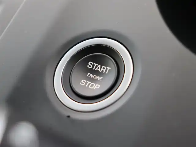 ジャガー Ｅペース HSE 300PS 宮城県 2018(平30)年 4.8万km 青 純正ナビ【ＢＴ／フルセグＴＶ】/ＭＥＲＩＤＩＡＮサウンド　/アダプティブクルーズコントロール　/パワーテールゲート　/ブラウンレザーシート　/前席メモリー付きパワーシート　/レーンキープアシスト　/全方位カメラ/前席シートヒーター/衝突回避/ブラインドスポットアシスト/リアチャイルドセキュリティ/純正20インチAW/LEDヘッドライト/前後ドライブレコーダー/オートマチックハイビーム/ETC/プッシュスタート/禁煙車