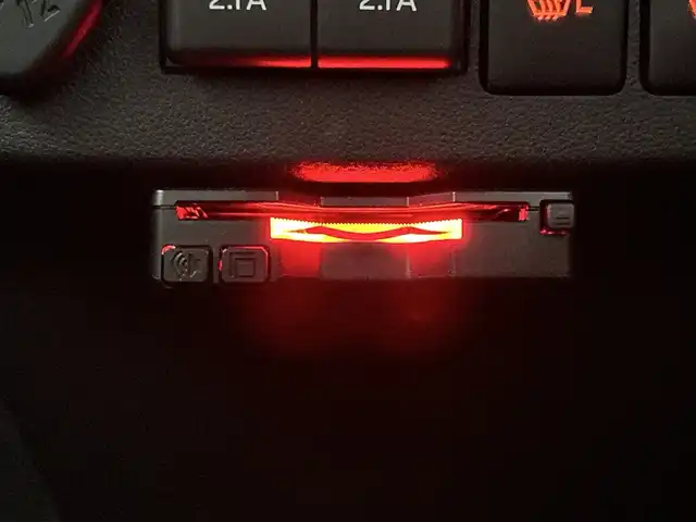 ダイハツ ミラ トコット G SA Ⅲ 千葉県 2023(令5)年 1.2万km プラムブラウンクリスタルマイカ 社外7V型ナビ/(AM/FM/CD/DVD/フルセグ/Bluetooth)/360°カメラ/衝突被害軽減システム/横滑り防止装置/ETC/ドライブレコーダー/アイドリングストップ/LEDヘッドライト/オートライト/電動格納ミラー/シートヒーター/シートリフター/禁煙車/プッシュスタート/スマートキー/フロアマット/ドアバイザー/スペアキー/取扱説明書/保証書