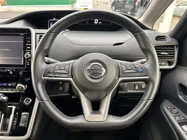 日産 セレナ ハイウェイスター 宮城県 2017(平29)年 2.1万km マルーンレッド セーフティパックB/・プロパイロット/・車線逸脱防止支援システム/・SRSエアバッグ（サイド/カーテン）/・アラウンドビューモニター/・スマートルームミラー/・ステアリングスイッチ/・踏み間違い衝突防止アシスト/・インテリジェントパーキングアシスト/・進入禁止標識検知/・ふらつき警報/・フロント＆バックソナー/・ヒーター付ドアミラー/・オートブレーキホールド/ハンズフリーパワースライドドア（両側）/16インチアルミホイール/LEDヘッドランプ/快適パック/・シートバックポケット（運転席/助手席）/・パーソナルテーブル（3列目）/・USB電源ソケット（2列目/3列目）/・2列目超ロングスライド/横スライドシート/・3列目シートスライド機構/＝＝＝/エマージェンシーブレーキ/車線逸脱警報/純正9インチナビ（MM516D-L）/・CD/DVD/・Bluetooth/・フルセグTV/ビルトインETC/ドライブレコーダー/革巻きステアリング/オートライト/スマートキー＆プッシュスタート/スペアキー/電動格納ミラー/純正フロアマット