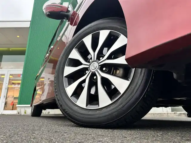 日産 セレナ ハイウェイスター 宮城県 2017(平29)年 2.1万km マルーンレッド セーフティパックB/・プロパイロット/・車線逸脱防止支援システム/・SRSエアバッグ（サイド/カーテン）/・アラウンドビューモニター/・スマートルームミラー/・ステアリングスイッチ/・踏み間違い衝突防止アシスト/・インテリジェントパーキングアシスト/・進入禁止標識検知/・ふらつき警報/・フロント＆バックソナー/・ヒーター付ドアミラー/・オートブレーキホールド/ハンズフリーパワースライドドア（両側）/16インチアルミホイール/LEDヘッドランプ/快適パック/・シートバックポケット（運転席/助手席）/・パーソナルテーブル（3列目）/・USB電源ソケット（2列目/3列目）/・2列目超ロングスライド/横スライドシート/・3列目シートスライド機構/＝＝＝/エマージェンシーブレーキ/車線逸脱警報/純正9インチナビ（MM516D-L）/・CD/DVD/・Bluetooth/・フルセグTV/ビルトインETC/ドライブレコーダー/革巻きステアリング/オートライト/スマートキー＆プッシュスタート/スペアキー/電動格納ミラー/純正フロアマット