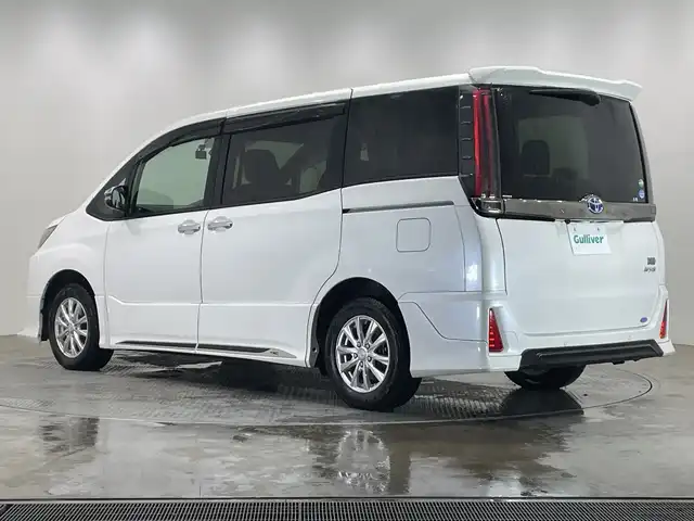 トヨタ ノア ハイブリッド Si ダブルバイビーⅢ 栃木県 2020(令2)年 6.9万km パール ＳＤナビ/（CD/DVD/Bluetooth/USB/フルセグTV）/バックカメラ/TRDエアロ/トヨタセーフティセンス/前後コーナーセンサー/ビルトインETC/前後ドライブレコーダー/両側パワースライドドア/ハーフレザーシート/シートヒーター/後席モニター/オートライト/LEDヘッドライト/横滑り防止装置/フォグランプ/スマートキー/プッシュスタート/ステアリングスイッチ/革巻きステアリング/電動格納ミラー/社外アルミホイール（純正アルミホイール車載）/純正フロアマット
