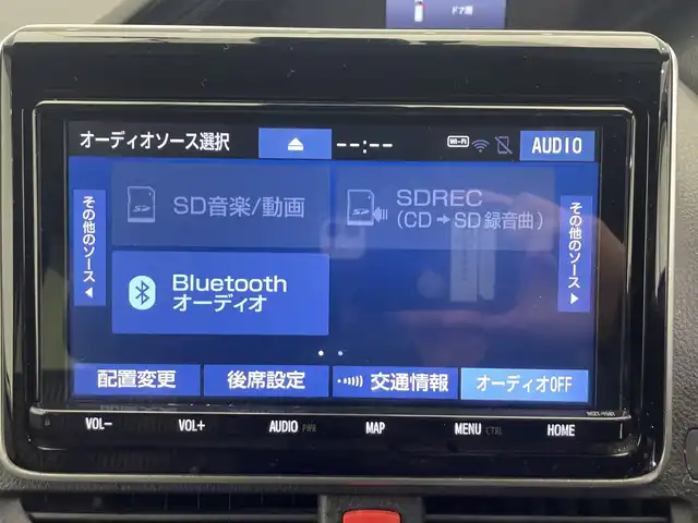 トヨタ ノア ハイブリッド Si ダブルバイビーⅢ 栃木県 2020(令2)年 6.9万km パール ＳＤナビ/（CD/DVD/Bluetooth/USB/フルセグTV）/バックカメラ/TRDエアロ/トヨタセーフティセンス/前後コーナーセンサー/ビルトインETC/前後ドライブレコーダー/両側パワースライドドア/ハーフレザーシート/シートヒーター/後席モニター/オートライト/LEDヘッドライト/横滑り防止装置/フォグランプ/スマートキー/プッシュスタート/ステアリングスイッチ/革巻きステアリング/電動格納ミラー/社外アルミホイール（純正アルミホイール車載）/純正フロアマット