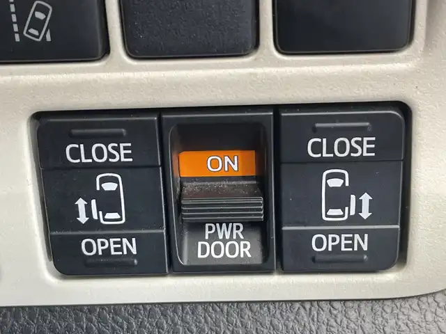 トヨタ ノア ハイブリッド Si ダブルバイビーⅢ 栃木県 2020(令2)年 6.9万km パール ＳＤナビ/（CD/DVD/Bluetooth/USB/フルセグTV）/バックカメラ/TRDエアロ/トヨタセーフティセンス/前後コーナーセンサー/ビルトインETC/前後ドライブレコーダー/両側パワースライドドア/ハーフレザーシート/シートヒーター/後席モニター/オートライト/LEDヘッドライト/横滑り防止装置/フォグランプ/スマートキー/プッシュスタート/ステアリングスイッチ/革巻きステアリング/電動格納ミラー/社外アルミホイール（純正アルミホイール車載）/純正フロアマット