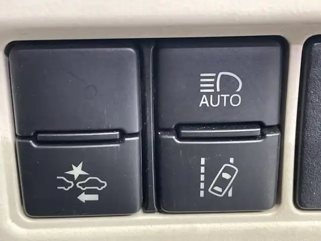 トヨタ ノア ハイブリッド Si ダブルバイビーⅢ 栃木県 2020(令2)年 6.9万km パール ＳＤナビ/（CD/DVD/Bluetooth/USB/フルセグTV）/バックカメラ/TRDエアロ/トヨタセーフティセンス/前後コーナーセンサー/ビルトインETC/前後ドライブレコーダー/両側パワースライドドア/ハーフレザーシート/シートヒーター/後席モニター/オートライト/LEDヘッドライト/横滑り防止装置/フォグランプ/スマートキー/プッシュスタート/ステアリングスイッチ/革巻きステアリング/電動格納ミラー/社外アルミホイール（純正アルミホイール車載）/純正フロアマット