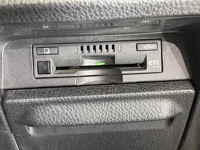 トヨタ ノア ハイブリッド Si ダブルバイビーⅢ 栃木県 2020(令2)年 6.9万km パール ＳＤナビ/（CD/DVD/Bluetooth/USB/フルセグTV）/バックカメラ/TRDエアロ/トヨタセーフティセンス/前後コーナーセンサー/ビルトインETC/前後ドライブレコーダー/両側パワースライドドア/ハーフレザーシート/シートヒーター/後席モニター/オートライト/LEDヘッドライト/横滑り防止装置/フォグランプ/スマートキー/プッシュスタート/ステアリングスイッチ/革巻きステアリング/電動格納ミラー/社外アルミホイール（純正アルミホイール車載）/純正フロアマット