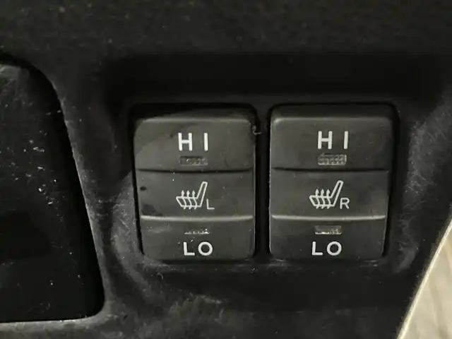 トヨタ ノア ハイブリッド Si ダブルバイビーⅢ 栃木県 2020(令2)年 6.9万km パール ＳＤナビ/（CD/DVD/Bluetooth/USB/フルセグTV）/バックカメラ/TRDエアロ/トヨタセーフティセンス/前後コーナーセンサー/ビルトインETC/前後ドライブレコーダー/両側パワースライドドア/ハーフレザーシート/シートヒーター/後席モニター/オートライト/LEDヘッドライト/横滑り防止装置/フォグランプ/スマートキー/プッシュスタート/ステアリングスイッチ/革巻きステアリング/電動格納ミラー/社外アルミホイール（純正アルミホイール車載）/純正フロアマット