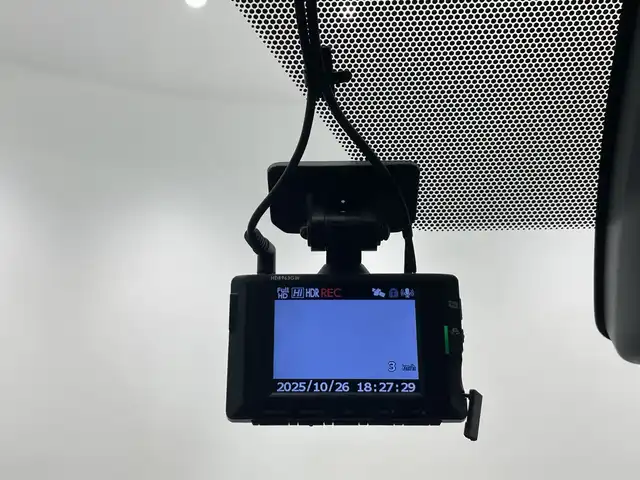 トヨタ ノア ハイブリッド Si ダブルバイビーⅢ 栃木県 2020(令2)年 6.9万km パール ＳＤナビ/（CD/DVD/Bluetooth/USB/フルセグTV）/バックカメラ/TRDエアロ/トヨタセーフティセンス/前後コーナーセンサー/ビルトインETC/前後ドライブレコーダー/両側パワースライドドア/ハーフレザーシート/シートヒーター/後席モニター/オートライト/LEDヘッドライト/横滑り防止装置/フォグランプ/スマートキー/プッシュスタート/ステアリングスイッチ/革巻きステアリング/電動格納ミラー/社外アルミホイール（純正アルミホイール車載）/純正フロアマット