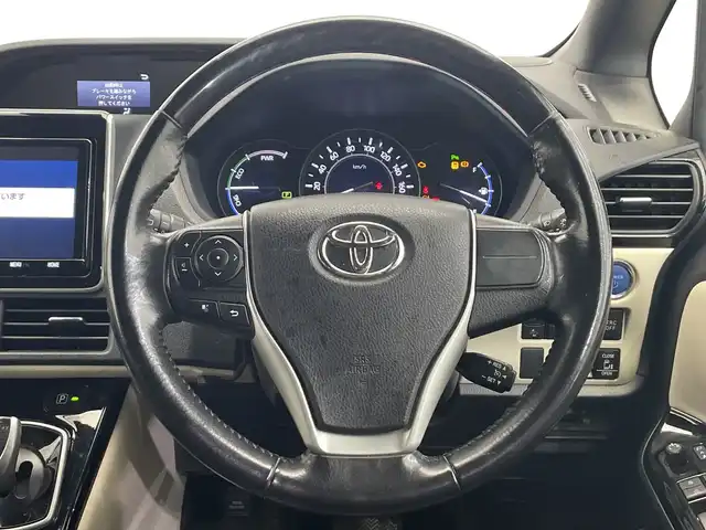 トヨタ ノア ハイブリッド Si ダブルバイビーⅢ 栃木県 2020(令2)年 6.9万km パール ＳＤナビ/（CD/DVD/Bluetooth/USB/フルセグTV）/バックカメラ/TRDエアロ/トヨタセーフティセンス/前後コーナーセンサー/ビルトインETC/前後ドライブレコーダー/両側パワースライドドア/ハーフレザーシート/シートヒーター/後席モニター/オートライト/LEDヘッドライト/横滑り防止装置/フォグランプ/スマートキー/プッシュスタート/ステアリングスイッチ/革巻きステアリング/電動格納ミラー/社外アルミホイール（純正アルミホイール車載）/純正フロアマット