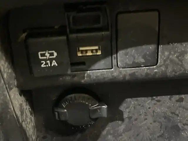 トヨタ ノア ハイブリッド Si ダブルバイビーⅢ 栃木県 2020(令2)年 6.9万km パール ＳＤナビ/（CD/DVD/Bluetooth/USB/フルセグTV）/バックカメラ/TRDエアロ/トヨタセーフティセンス/前後コーナーセンサー/ビルトインETC/前後ドライブレコーダー/両側パワースライドドア/ハーフレザーシート/シートヒーター/後席モニター/オートライト/LEDヘッドライト/横滑り防止装置/フォグランプ/スマートキー/プッシュスタート/ステアリングスイッチ/革巻きステアリング/電動格納ミラー/社外アルミホイール（純正アルミホイール車載）/純正フロアマット