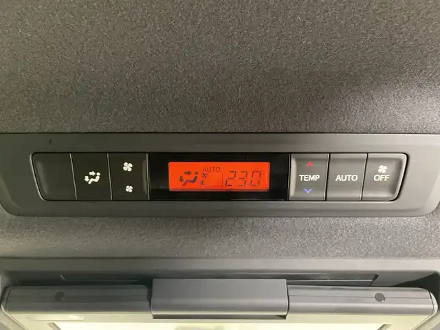 トヨタ ノア ハイブリッド Si ダブルバイビーⅢ 栃木県 2020(令2)年 6.9万km パール ＳＤナビ/（CD/DVD/Bluetooth/USB/フルセグTV）/バックカメラ/TRDエアロ/トヨタセーフティセンス/前後コーナーセンサー/ビルトインETC/前後ドライブレコーダー/両側パワースライドドア/ハーフレザーシート/シートヒーター/後席モニター/オートライト/LEDヘッドライト/横滑り防止装置/フォグランプ/スマートキー/プッシュスタート/ステアリングスイッチ/革巻きステアリング/電動格納ミラー/社外アルミホイール（純正アルミホイール車載）/純正フロアマット