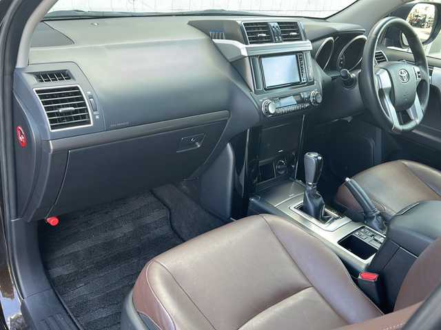 トヨタ ランドクルーザー プラド TXLパッケージ G－フロンティア 秋田県 2017(平29)年 5.6万km ヴィンテージブラウンパールクリスタルシャイン ・純正ナビ/・CD再生可能/・ワンセグTV/・Ｂｌｕｅｔｏｏｔｈ/・ムーンルーフ/・ＥＴＣ/・ドラレコ/・バックカメラ/・レザーシート/・前席パワーシート/・シートヒーター/・クルーズコントロール/・純正フロアマット/・前後コーナーセンサー/・横滑り防止装置