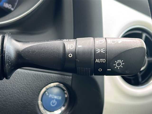 トヨタ オーリスハイブリッド Gパッケージ 愛知県 2016(平28)年 9.7万km ブラックマイカ /純正ナビ/フルセグTV//Bluetooth/CD・DVD//バックカメラ/ビルトインETC//社外デジタルインナーミラー//トヨタセーフティセンスC//プリクラッシュセーフティ//レーンディパーチャーアラート//クリアランスソナー//クルーズコントロール//先行車発進お知らせ//専用本革×ウルトラスエードシート//前席シートヒーター//LEDオートライト//電動格納ミラーウィンカー//プッシュスタート//ISOFIX//純正フロアマット/純正ドアバイザー//取扱説明書/新車保証書//スペアキー//車検R9年５月２３日まで