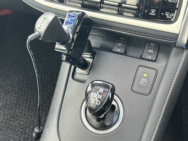 トヨタ オーリスハイブリッド Gパッケージ 愛知県 2016(平28)年 9.7万km ブラックマイカ /純正ナビ/フルセグTV//Bluetooth/CD・DVD//バックカメラ/ビルトインETC//社外デジタルインナーミラー//トヨタセーフティセンスC//プリクラッシュセーフティ//レーンディパーチャーアラート//クリアランスソナー//クルーズコントロール//先行車発進お知らせ//専用本革×ウルトラスエードシート//前席シートヒーター//LEDオートライト//電動格納ミラーウィンカー//プッシュスタート//ISOFIX//純正フロアマット/純正ドアバイザー//取扱説明書/新車保証書//スペアキー//車検R9年５月２３日まで