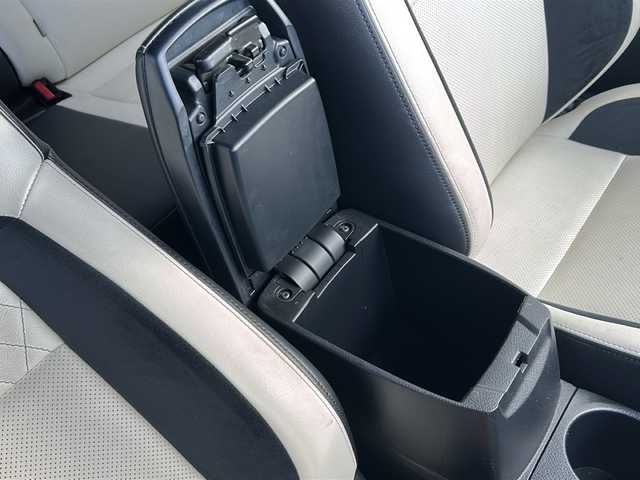 トヨタ オーリスハイブリッド Gパッケージ 愛知県 2016(平28)年 9.7万km ブラックマイカ /純正ナビ/フルセグTV//Bluetooth/CD・DVD//バックカメラ/ビルトインETC//社外デジタルインナーミラー//トヨタセーフティセンスC//プリクラッシュセーフティ//レーンディパーチャーアラート//クリアランスソナー//クルーズコントロール//先行車発進お知らせ//専用本革×ウルトラスエードシート//前席シートヒーター//LEDオートライト//電動格納ミラーウィンカー//プッシュスタート//ISOFIX//純正フロアマット/純正ドアバイザー//取扱説明書/新車保証書//スペアキー//車検R9年５月２３日まで