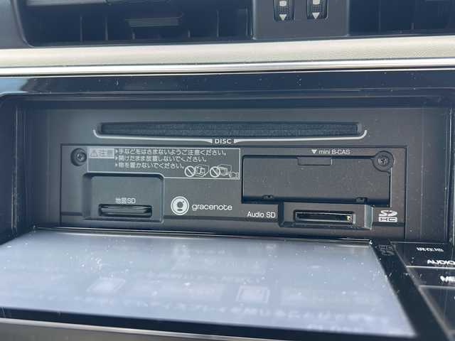 トヨタ オーリスハイブリッド Gパッケージ 愛知県 2016(平28)年 9.7万km ブラックマイカ /純正ナビ/フルセグTV//Bluetooth/CD・DVD//バックカメラ/ビルトインETC//社外デジタルインナーミラー//トヨタセーフティセンスC//プリクラッシュセーフティ//レーンディパーチャーアラート//クリアランスソナー//クルーズコントロール//先行車発進お知らせ//専用本革×ウルトラスエードシート//前席シートヒーター//LEDオートライト//電動格納ミラーウィンカー//プッシュスタート//ISOFIX//純正フロアマット/純正ドアバイザー//取扱説明書/新車保証書//スペアキー//車検R9年５月２３日まで