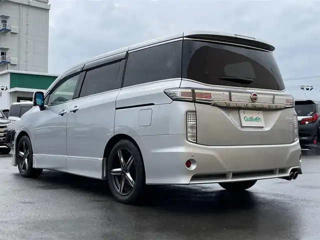 日産 エルグランド ライダー 黒本革 パワーシート 東京都 2014(平26)年 5.6万km ブリリアントシルバー ユーザー買取車/純正ナビ/全方位カメラ/両側パワスラ/黒本革/クルコン/ドラレコ/パワーバックドア/ビルトインＥＴＣ/シートヒーター/ポジションメモリー/フルタイム４ＷＤ/レーダー探知機/キャプテンシート/助手席電動オットマン/２列目キャプテンシート /２列目オットマン /横滑り制御機能/プッシュスタート/スマートキー/純正フロアマット/純正ドアバイザー
