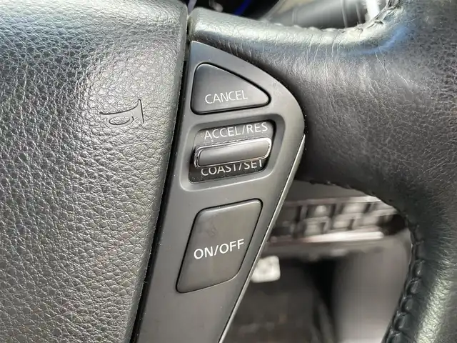 日産 エルグランド ライダー 黒本革 パワーシート 東京都 2014(平26)年 5.6万km ブリリアントシルバー ユーザー買取車/純正ナビ/全方位カメラ/両側パワスラ/黒本革/クルコン/ドラレコ/パワーバックドア/ビルトインＥＴＣ/シートヒーター/ポジションメモリー/フルタイム４ＷＤ/レーダー探知機/キャプテンシート/助手席電動オットマン/２列目キャプテンシート /２列目オットマン /横滑り制御機能/プッシュスタート/スマートキー/純正フロアマット/純正ドアバイザー