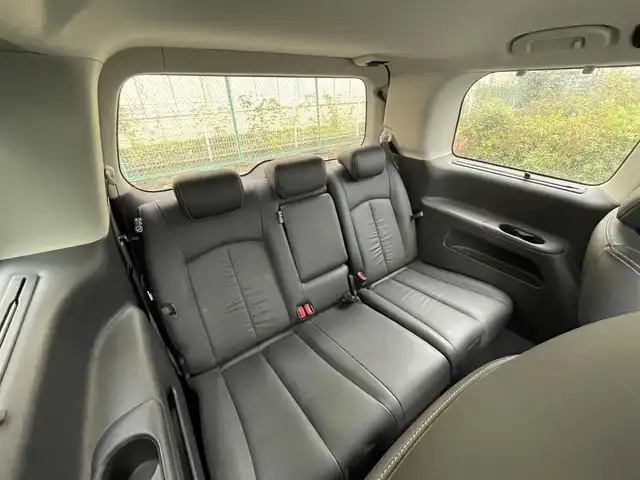 日産 エルグランド ライダー 黒本革 パワーシート 東京都 2014(平26)年 5.6万km ブリリアントシルバー ユーザー買取車/純正ナビ/全方位カメラ/両側パワスラ/黒本革/クルコン/ドラレコ/パワーバックドア/ビルトインＥＴＣ/シートヒーター/ポジションメモリー/フルタイム４ＷＤ/レーダー探知機/キャプテンシート/助手席電動オットマン/２列目キャプテンシート /２列目オットマン /横滑り制御機能/プッシュスタート/スマートキー/純正フロアマット/純正ドアバイザー