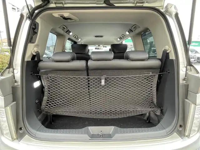 日産 エルグランド ライダー 黒本革 パワーシート 東京都 2014(平26)年 5.6万km ブリリアントシルバー ユーザー買取車/純正ナビ/全方位カメラ/両側パワスラ/黒本革/クルコン/ドラレコ/パワーバックドア/ビルトインＥＴＣ/シートヒーター/ポジションメモリー/フルタイム４ＷＤ/レーダー探知機/キャプテンシート/助手席電動オットマン/２列目キャプテンシート /２列目オットマン /横滑り制御機能/プッシュスタート/スマートキー/純正フロアマット/純正ドアバイザー