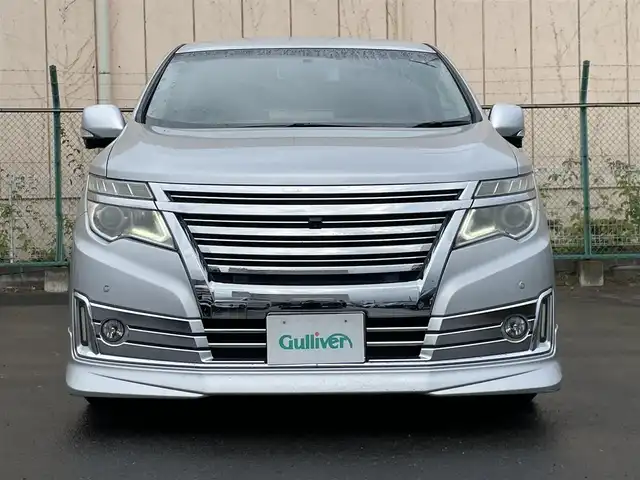 日産 エルグランド ライダー 黒本革 パワーシート 東京都 2014(平26)年 5.6万km ブリリアントシルバー ユーザー買取車/純正ナビ/全方位カメラ/両側パワスラ/黒本革/クルコン/ドラレコ/パワーバックドア/ビルトインＥＴＣ/シートヒーター/ポジションメモリー/フルタイム４ＷＤ/レーダー探知機/キャプテンシート/助手席電動オットマン/２列目キャプテンシート /２列目オットマン /横滑り制御機能/プッシュスタート/スマートキー/純正フロアマット/純正ドアバイザー