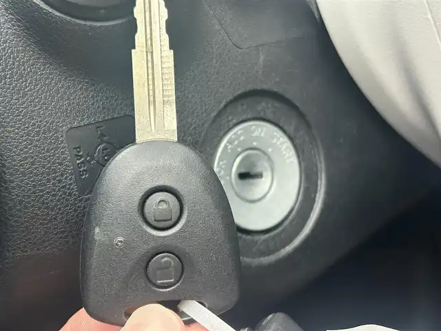 ダイハツ ミラ イース X SAⅢ 大阪府 2018(平30)年 4.8万km ホワイト 社外SDナビ/バックカメラ/衝突被害軽減システム/横滑り防止装置/オートマチックハイビーム/アイドリングストップ/純正フロアマット/純正LEDライト/ETC/ドライブレコーダー/スペアキー2本/保証書/取扱説明書