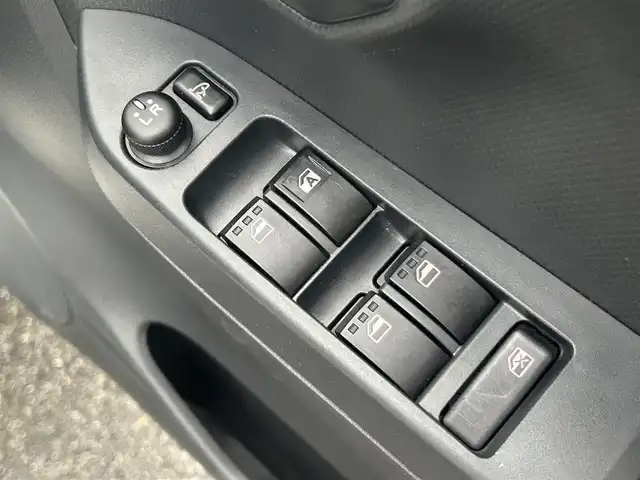 ダイハツ ミラ イース X SAⅢ 大阪府 2018(平30)年 4.8万km ホワイト 社外SDナビ/バックカメラ/衝突被害軽減システム/横滑り防止装置/オートマチックハイビーム/アイドリングストップ/純正フロアマット/純正LEDライト/ETC/ドライブレコーダー/スペアキー2本/保証書/取扱説明書