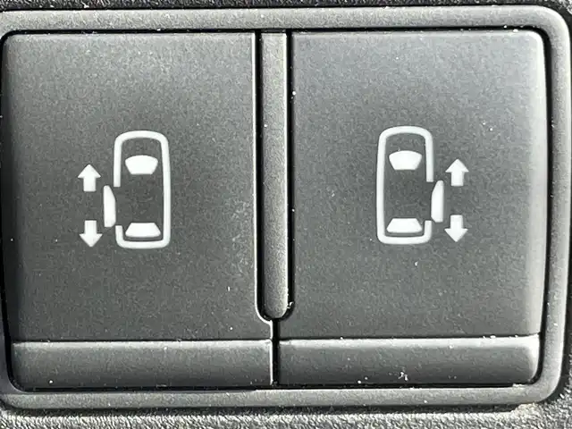 日産 セレナ ハイウェイスター プロパイロットED 岡山県 2016(平28)年 11.4万km マルーンレッド 2トーン 登録時走行距離：113896km/禁煙車/プロパイロット/快適パック/ハンズフリーオートスライドドア/純正メモリナビ(MM-516D-L)/　(CD/DVD/フルセグTV/Bluetooth)/フリップダウンモニター/バックビューモニター/クルーズコントロール(追従走行あり)/衝突被害軽減システム/車線逸脱警報（レーンキープアシスト）/コーナーセンサー/ドライブレコーダー/ビルトインETC/両側パワースライドドア/革巻きステアリング/ステアリングスイッチ/純正LEDヘッドライト/フォグライト/オートライト/プッシュスタート/スマートキー/スペアキー/アイドリングストップ/純正アルミホイール 16インチ/ロールサンシェード/ウインカーミラー/電動格納ミラー/純正フロアマット/横滑防止装置/盗難防止装置/保証書/取扱説明書