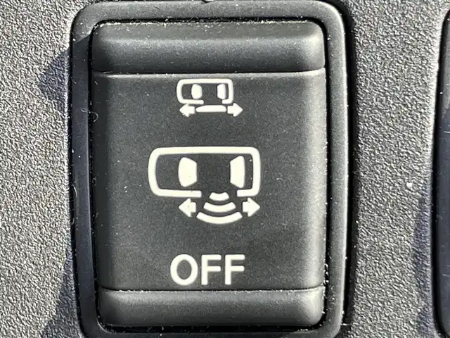 日産 セレナ ハイウェイスター プロパイロットED 岡山県 2016(平28)年 11.4万km マルーンレッド 2トーン 登録時走行距離：113896km/禁煙車/プロパイロット/快適パック/ハンズフリーオートスライドドア/純正メモリナビ(MM-516D-L)/　(CD/DVD/フルセグTV/Bluetooth)/フリップダウンモニター/バックビューモニター/クルーズコントロール(追従走行あり)/衝突被害軽減システム/車線逸脱警報（レーンキープアシスト）/コーナーセンサー/ドライブレコーダー/ビルトインETC/両側パワースライドドア/革巻きステアリング/ステアリングスイッチ/純正LEDヘッドライト/フォグライト/オートライト/プッシュスタート/スマートキー/スペアキー/アイドリングストップ/純正アルミホイール 16インチ/ロールサンシェード/ウインカーミラー/電動格納ミラー/純正フロアマット/横滑防止装置/盗難防止装置/保証書/取扱説明書