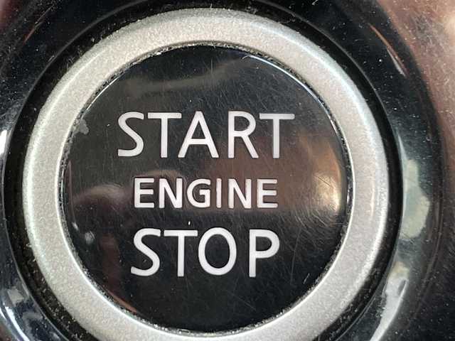 日産 セレナ ハイウェイスター プロパイロットED 岡山県 2016(平28)年 11.4万km マルーンレッド 2トーン 登録時走行距離：113896km/禁煙車/プロパイロット/快適パック/ハンズフリーオートスライドドア/純正メモリナビ(MM-516D-L)/　(CD/DVD/フルセグTV/Bluetooth)/フリップダウンモニター/バックビューモニター/クルーズコントロール(追従走行あり)/衝突被害軽減システム/車線逸脱警報（レーンキープアシスト）/コーナーセンサー/ドライブレコーダー/ビルトインETC/両側パワースライドドア/革巻きステアリング/ステアリングスイッチ/純正LEDヘッドライト/フォグライト/オートライト/プッシュスタート/スマートキー/スペアキー/アイドリングストップ/純正アルミホイール 16インチ/ロールサンシェード/ウインカーミラー/電動格納ミラー/純正フロアマット/横滑防止装置/盗難防止装置/保証書/取扱説明書