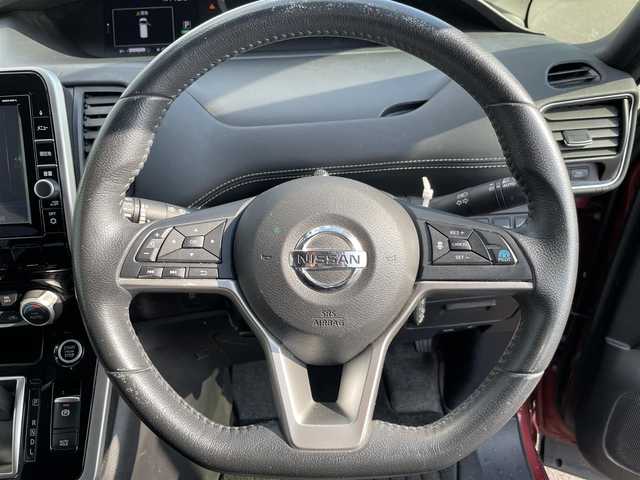 日産 セレナ ハイウェイスター プロパイロットED 岡山県 2016(平28)年 11.4万km マルーンレッド 2トーン 登録時走行距離：113896km/禁煙車/プロパイロット/快適パック/ハンズフリーオートスライドドア/純正メモリナビ(MM-516D-L)/　(CD/DVD/フルセグTV/Bluetooth)/フリップダウンモニター/バックビューモニター/クルーズコントロール(追従走行あり)/衝突被害軽減システム/車線逸脱警報（レーンキープアシスト）/コーナーセンサー/ドライブレコーダー/ビルトインETC/両側パワースライドドア/革巻きステアリング/ステアリングスイッチ/純正LEDヘッドライト/フォグライト/オートライト/プッシュスタート/スマートキー/スペアキー/アイドリングストップ/純正アルミホイール 16インチ/ロールサンシェード/ウインカーミラー/電動格納ミラー/純正フロアマット/横滑防止装置/盗難防止装置/保証書/取扱説明書