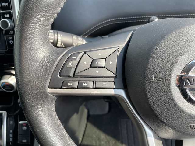 日産 セレナ ハイウェイスター プロパイロットED 岡山県 2016(平28)年 11.4万km マルーンレッド 2トーン 登録時走行距離：113896km/禁煙車/プロパイロット/快適パック/ハンズフリーオートスライドドア/純正メモリナビ(MM-516D-L)/　(CD/DVD/フルセグTV/Bluetooth)/フリップダウンモニター/バックビューモニター/クルーズコントロール(追従走行あり)/衝突被害軽減システム/車線逸脱警報（レーンキープアシスト）/コーナーセンサー/ドライブレコーダー/ビルトインETC/両側パワースライドドア/革巻きステアリング/ステアリングスイッチ/純正LEDヘッドライト/フォグライト/オートライト/プッシュスタート/スマートキー/スペアキー/アイドリングストップ/純正アルミホイール 16インチ/ロールサンシェード/ウインカーミラー/電動格納ミラー/純正フロアマット/横滑防止装置/盗難防止装置/保証書/取扱説明書