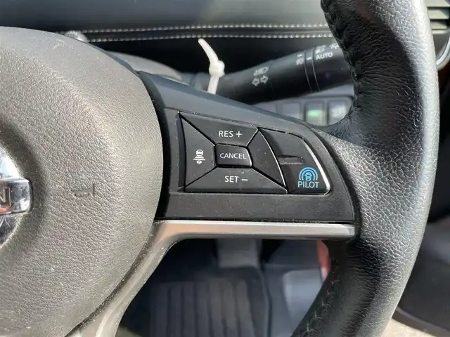 日産 セレナ ハイウェイスター プロパイロットED 岡山県 2016(平28)年 11.4万km マルーンレッド 2トーン 登録時走行距離：113896km/禁煙車/プロパイロット/快適パック/ハンズフリーオートスライドドア/純正メモリナビ(MM-516D-L)/　(CD/DVD/フルセグTV/Bluetooth)/フリップダウンモニター/バックビューモニター/クルーズコントロール(追従走行あり)/衝突被害軽減システム/車線逸脱警報（レーンキープアシスト）/コーナーセンサー/ドライブレコーダー/ビルトインETC/両側パワースライドドア/革巻きステアリング/ステアリングスイッチ/純正LEDヘッドライト/フォグライト/オートライト/プッシュスタート/スマートキー/スペアキー/アイドリングストップ/純正アルミホイール 16インチ/ロールサンシェード/ウインカーミラー/電動格納ミラー/純正フロアマット/横滑防止装置/盗難防止装置/保証書/取扱説明書