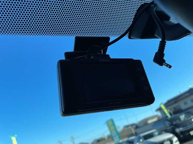 トヨタ プリウス α S 栃木県 2016(平28)年 7.5万km ホワイトパールクリスタルシャイン 純正HDDナビ/品番:NHZN-X61G/Bluetooth/TV/CD/DVD/バックカメラ/前後ドライブレコーダー/ETC/横滑り防止装置/盗難防止装置/パーキングアシスト/オートライト/LEDヘッドライト/フォグランプ/ドアバイザー/プッシュスタート/スマートキー(スペアキー有)/社外16インチアルミホイール/取扱説明書/純正ホイール・サマータイヤ積込