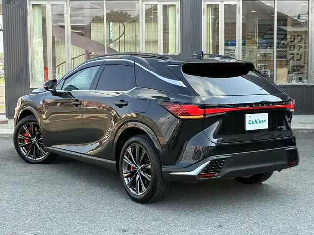 レクサス ＲＸ 350 Fスポーツ 京都府 2024(令6)年 0.2万km グラファイトブラックガラスフレーク ワンオーナー/パノラマルーフ/ブラックルーフレール/オレンジブレーキキャリパー/デジタルインナーミラー/おくだけ充電/純正14インチディスプレイオーディオ/・車載ナビ/・パノラミックビューモニター/・フルセグTV/・USB入力端子/・プレミアムサウンド12スピーカー/・ナビ連動前後ドラレコ/Bin 2.0ETC/セーフティシステムプラス/・プリクラッシュセーフティ/・レーントレーシングアシスト/・レーンディパーチャーアラート/・レーンチェンジアシスト/・レーダークルーズコントロール/・アダプティブハイビーム/・ロードサインアシスト/・フロントクロストラフィックアラート/・プロアクティブドライビングアシスト/ブラインドスポットモニター/カラーヘッドアップディスプレイ/パーキングサポートブレーキ/レザーステアリング/・パドルシフト/・ステアヒーター/レザー×スエードコンビスポーツシート/・前席8WAYパワーシート/・前席シートヒーター/シートベンチレーション/・運転席シートポジションメモリー/パワーバックドア/純正21インチアルミホイール/3連LEDヘッドライト/スマートキー×2個