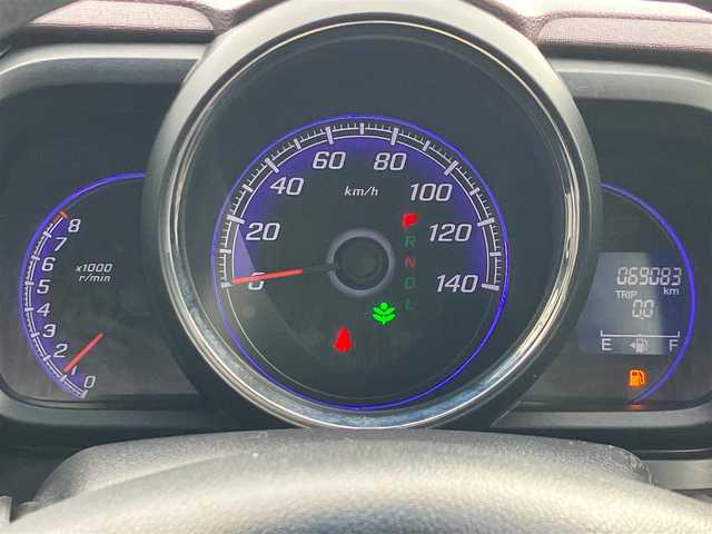 ホンダ Ｎ ＯＮＥ プレミアム 静岡県 2013(平25)年 6.9万km プレミアムブルームーンパール エンジンスタートボタン/取扱説明書/パワーステアリング/パワーウィンドウ/アイドリングストップ/スマートキー/オートエアコン/CD/CDチェンジャー/USB入力端子/ベンチシート/純正フロアマット/純正アルミホイール/ABS/横滑り防止装置/盗難防止装置/オートライト/キセノン/Wエアバック