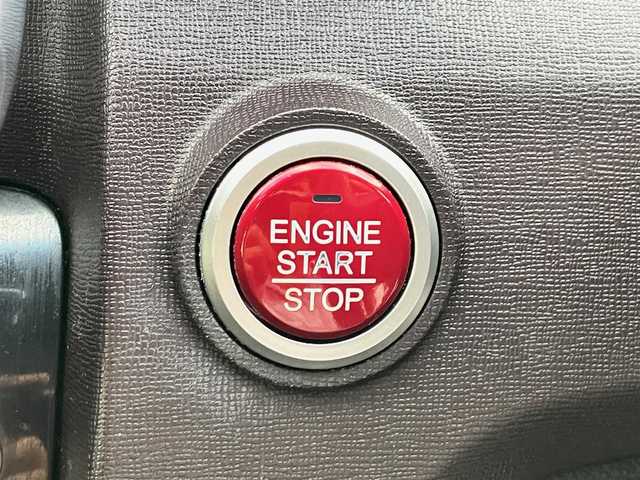ホンダ Ｎ ＯＮＥ プレミアム 静岡県 2013(平25)年 6.9万km プレミアムブルームーンパール エンジンスタートボタン/取扱説明書/パワーステアリング/パワーウィンドウ/アイドリングストップ/スマートキー/オートエアコン/CD/CDチェンジャー/USB入力端子/ベンチシート/純正フロアマット/純正アルミホイール/ABS/横滑り防止装置/盗難防止装置/オートライト/キセノン/Wエアバック