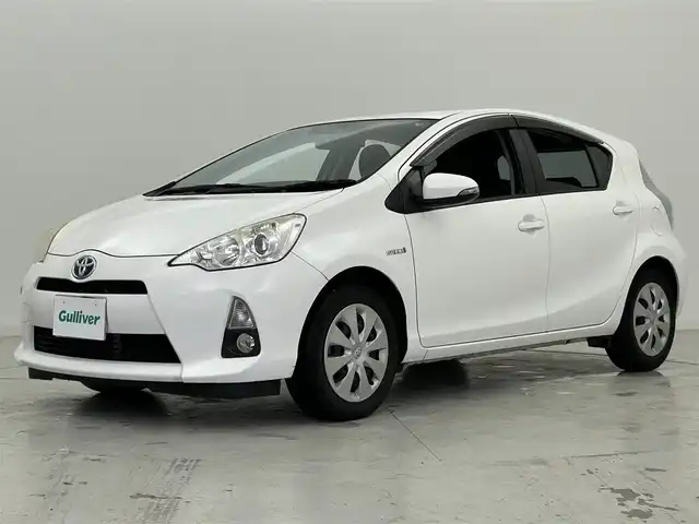 トヨタ アクア G 宮城県 2014(平26)年 3.7万km スーパーホワイトⅡ ワンオーナー/純正7インチナビ/・BT.CD.DVD.SD/・ワンセグTV/バックカメラ/ETC/ドライブレコーダー（F）/プッシュスタート/スマートキー×2/アイドリングストップ/横滑り防止/ステアリングスイッチ/純正フロアマット/オートライト/フォグライト/オートエアコン/電格ミラー/ドアバイザー