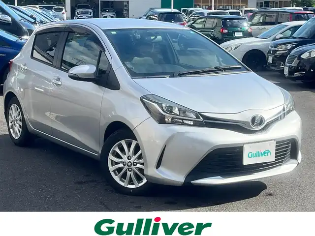 トヨタ ヴィッツ U 島根県 2014(平26)年 2.8万km シルバーM 純正ＳＤナビ　/フルセグＴＶ　/Ｂｌｕｅｔｏｏｔｈ接続　/DVD再生/ドライブレコーダー　/ＥＴＣ　/運転席シートヒーター　/横滑り防止装置　/アイドリングストップ　/スマートキー　/プッシュスタート