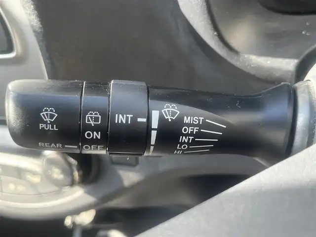 トヨタ ヴィッツ U 島根県 2014(平26)年 2.8万km シルバーM 純正ＳＤナビ　/フルセグＴＶ　/Ｂｌｕｅｔｏｏｔｈ接続　/DVD再生/ドライブレコーダー　/ＥＴＣ　/運転席シートヒーター　/横滑り防止装置　/アイドリングストップ　/スマートキー　/プッシュスタート