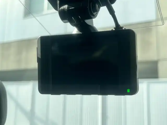 トヨタ ヴィッツ U 島根県 2014(平26)年 2.8万km シルバーM 純正ＳＤナビ　/フルセグＴＶ　/Ｂｌｕｅｔｏｏｔｈ接続　/DVD再生/ドライブレコーダー　/ＥＴＣ　/運転席シートヒーター　/横滑り防止装置　/アイドリングストップ　/スマートキー　/プッシュスタート